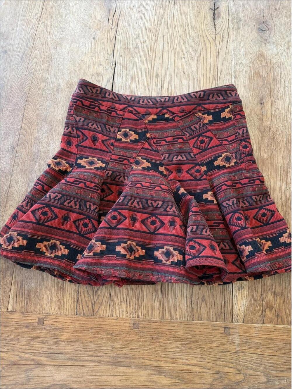 BCBG Tribal Patterned Mini Skirt Size 0 Red Black Aztec Ruffle Southwestern